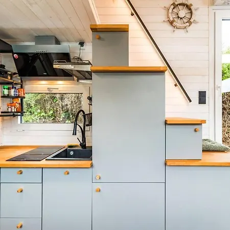 Jacuzzi Tiny-house Face Evasion Sur La Falaise